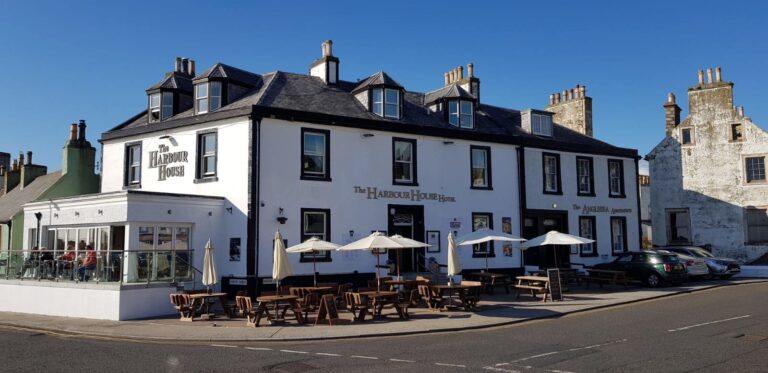 Well-Established Hotel & Apartments Overlooking the Picturesque Harbour